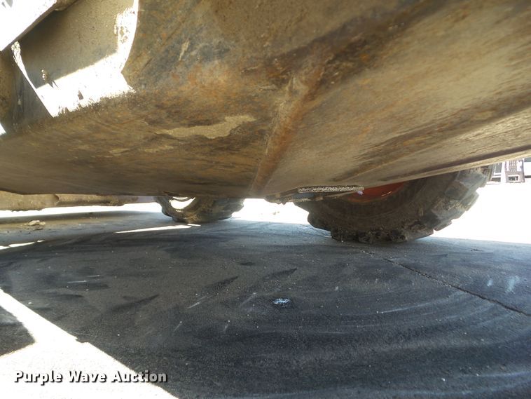 image for item HF9845 2004 Bobcat S150  skid steer loader