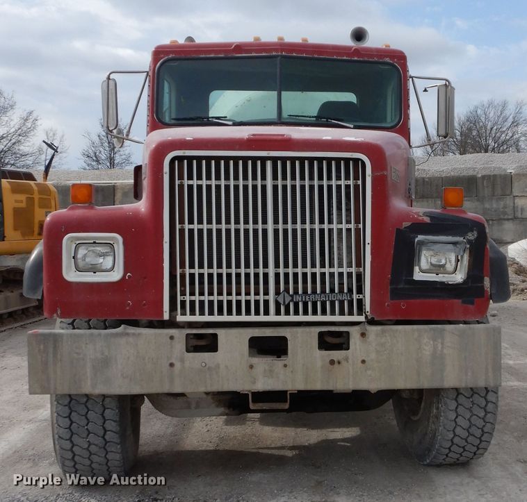 image for item HO9324 1998 International Paystar 5000  ready mix truck