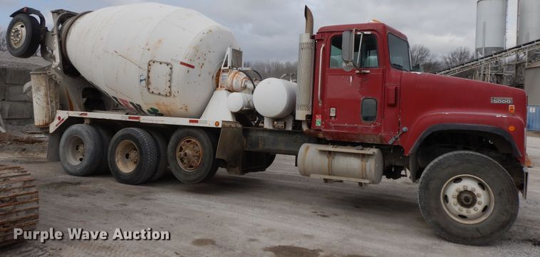 image for item HO9324 1998 International Paystar 5000  ready mix truck