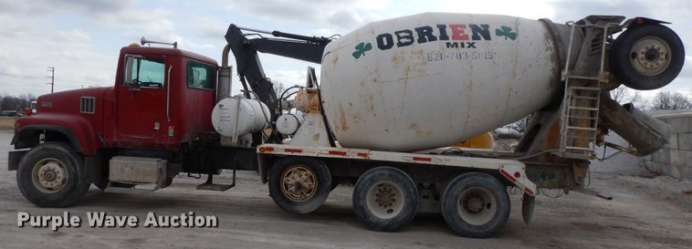 image for item HO9324 1998 International Paystar 5000  ready mix truck