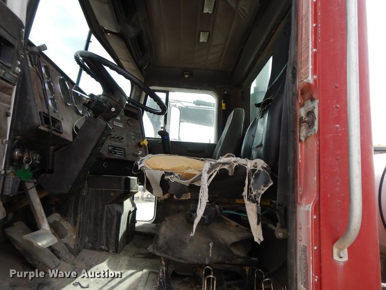 image for item HO9324 1998 International Paystar 5000  ready mix truck