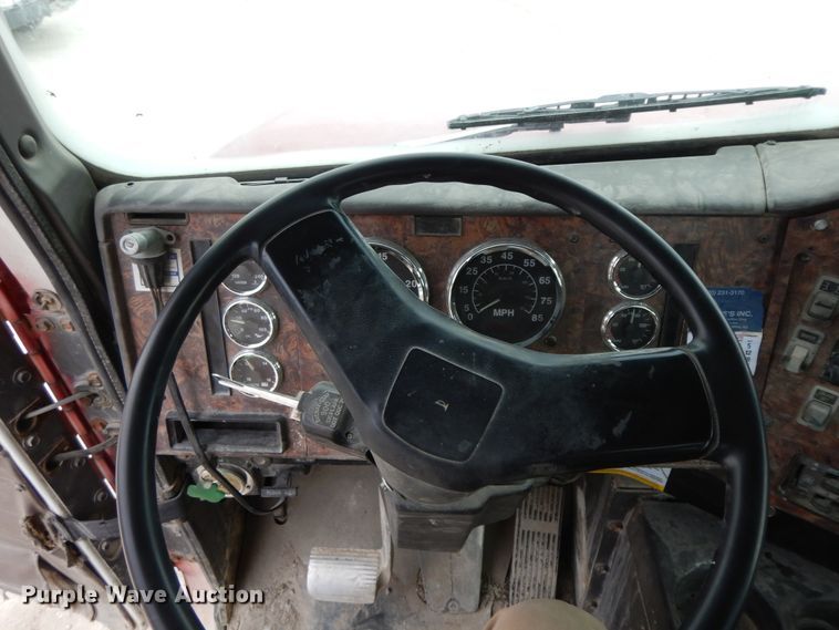 image for item HO9324 1998 International Paystar 5000  ready mix truck