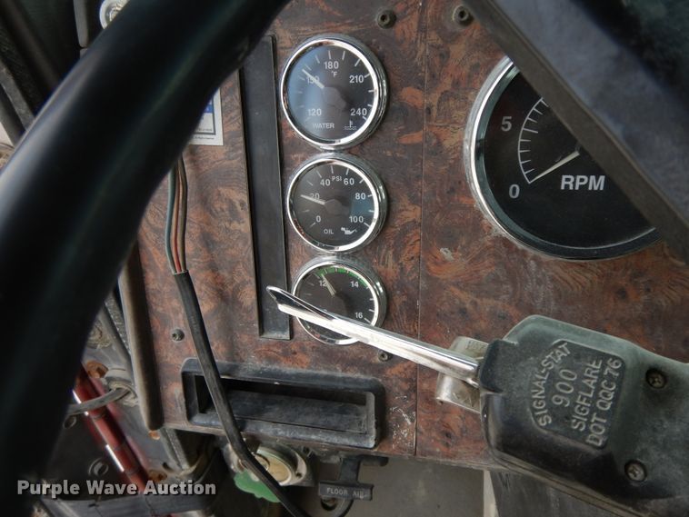 image for item HO9324 1998 International Paystar 5000  ready mix truck