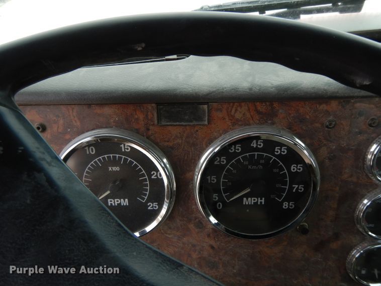 image for item HO9324 1998 International Paystar 5000  ready mix truck