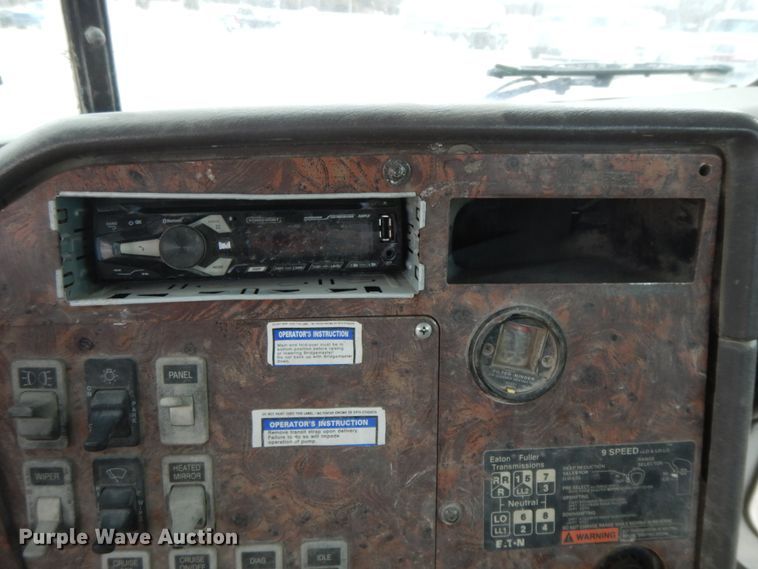 image for item HO9324 1998 International Paystar 5000  ready mix truck