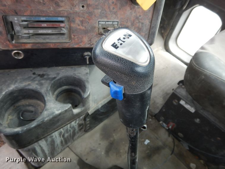 image for item HO9324 1998 International Paystar 5000  ready mix truck