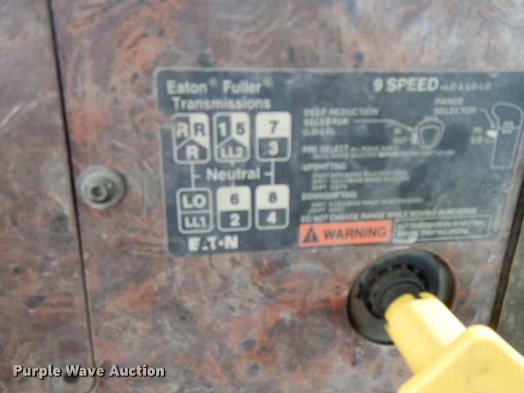 image for item HO9324 1998 International Paystar 5000  ready mix truck