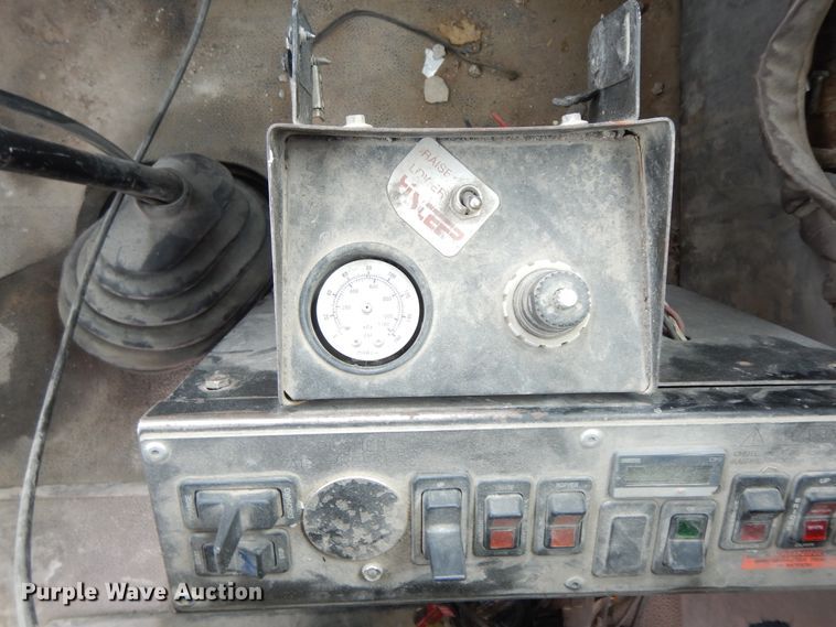 image for item HO9324 1998 International Paystar 5000  ready mix truck