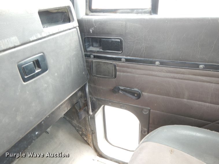 image for item HO9324 1998 International Paystar 5000  ready mix truck