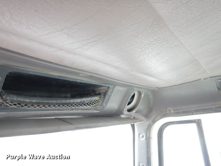 image for item HO9324 1998 International Paystar 5000  ready mix truck