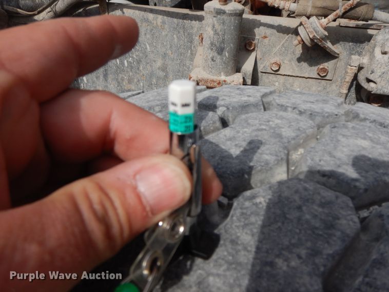 image for item HO9324 1998 International Paystar 5000  ready mix truck