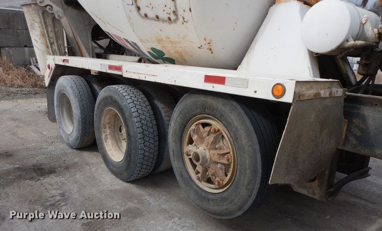 image for item HO9324 1998 International Paystar 5000  ready mix truck