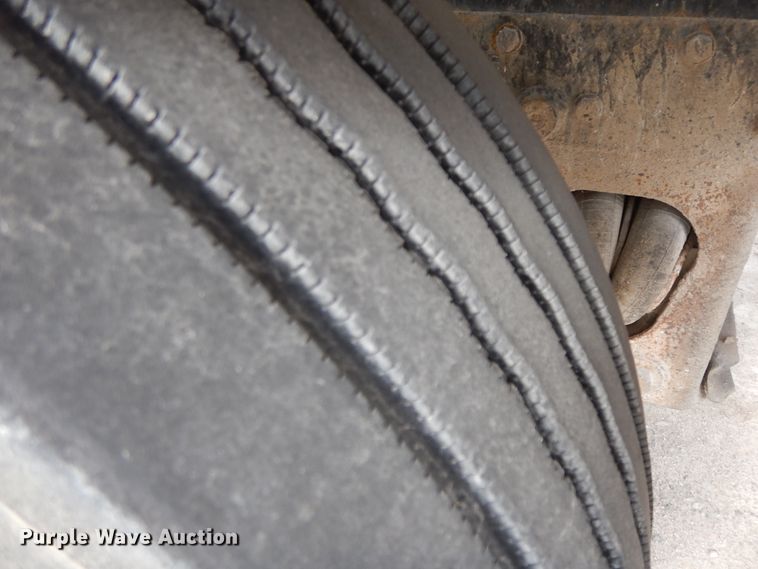 image for item HO9324 1998 International Paystar 5000  ready mix truck