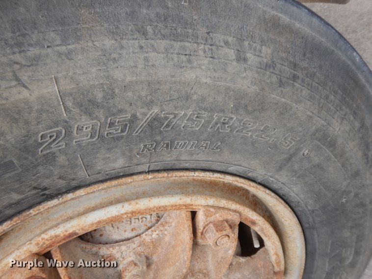 image for item HO9324 1998 International Paystar 5000  ready mix truck