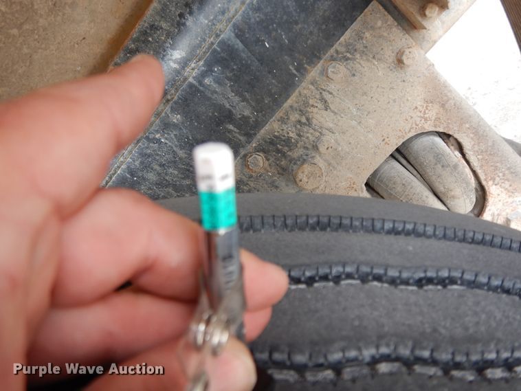 image for item HO9324 1998 International Paystar 5000  ready mix truck