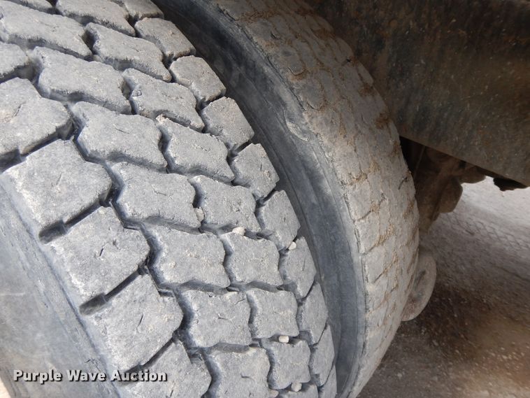 image for item HO9324 1998 International Paystar 5000  ready mix truck