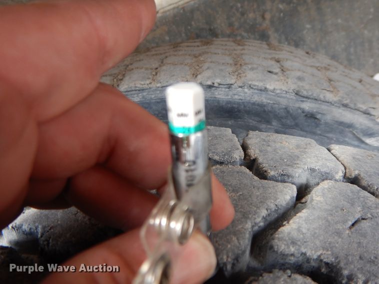 image for item HO9324 1998 International Paystar 5000  ready mix truck