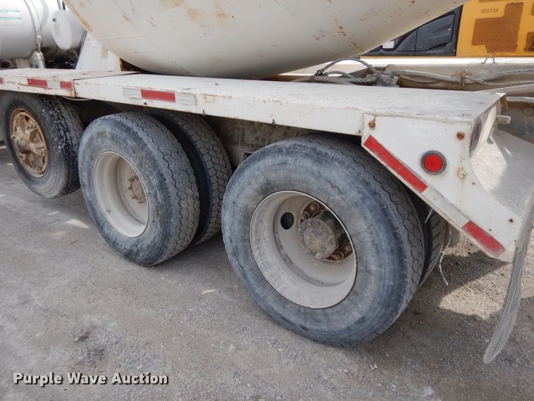 image for item HO9324 1998 International Paystar 5000  ready mix truck