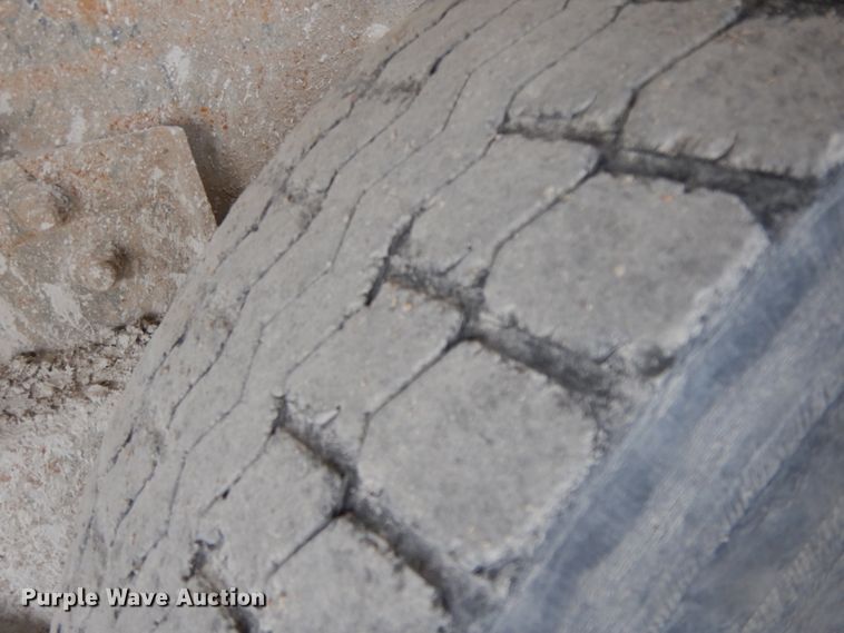 image for item HO9324 1998 International Paystar 5000  ready mix truck