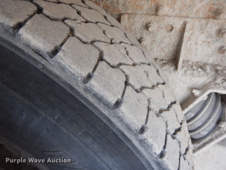 image for item HO9324 1998 International Paystar 5000  ready mix truck