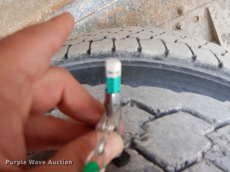 image for item HO9324 1998 International Paystar 5000  ready mix truck