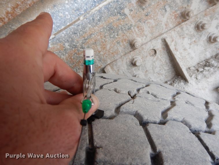 image for item HO9324 1998 International Paystar 5000  ready mix truck