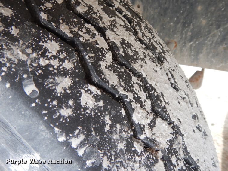 image for item HO9324 1998 International Paystar 5000  ready mix truck