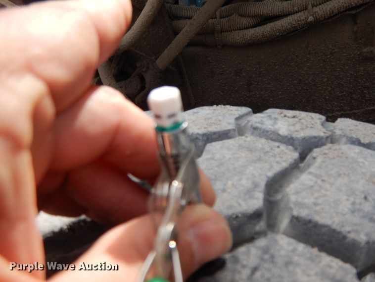 image for item HO9324 1998 International Paystar 5000  ready mix truck