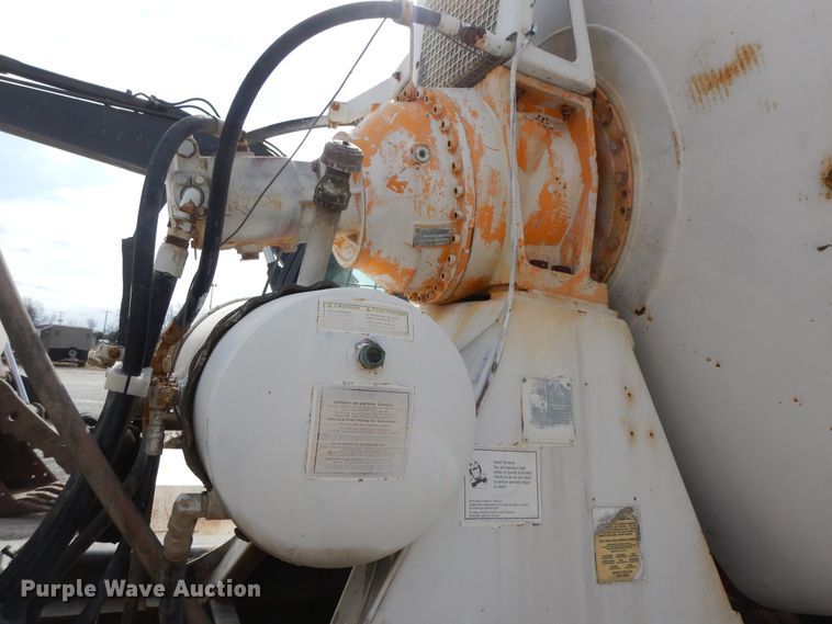 image for item HO9324 1998 International Paystar 5000  ready mix truck