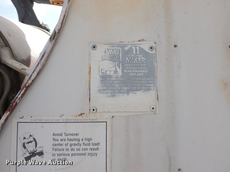 image for item HO9324 1998 International Paystar 5000  ready mix truck