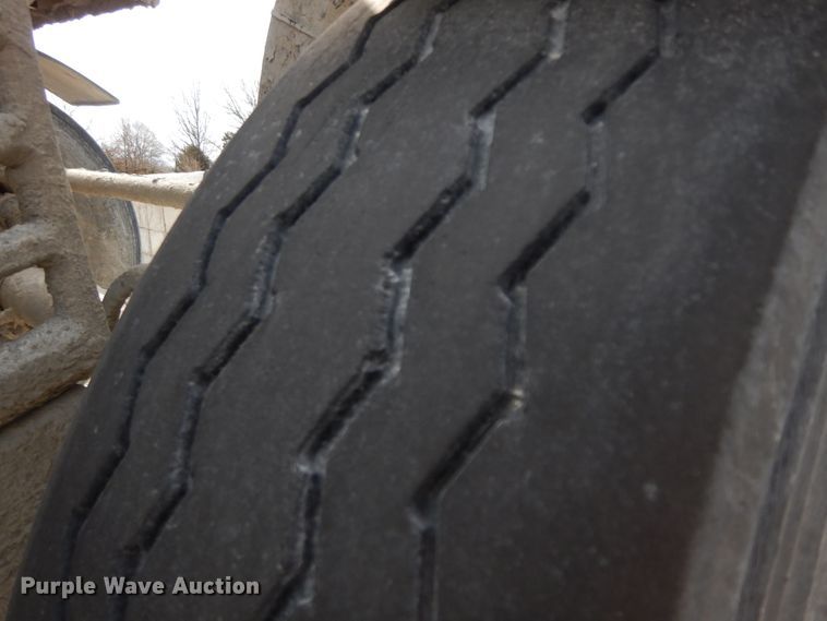 image for item HO9324 1998 International Paystar 5000  ready mix truck