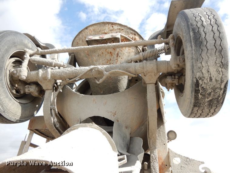 image for item HO9324 1998 International Paystar 5000  ready mix truck