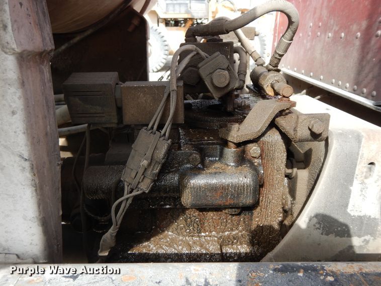 image for item HO9324 1998 International Paystar 5000  ready mix truck