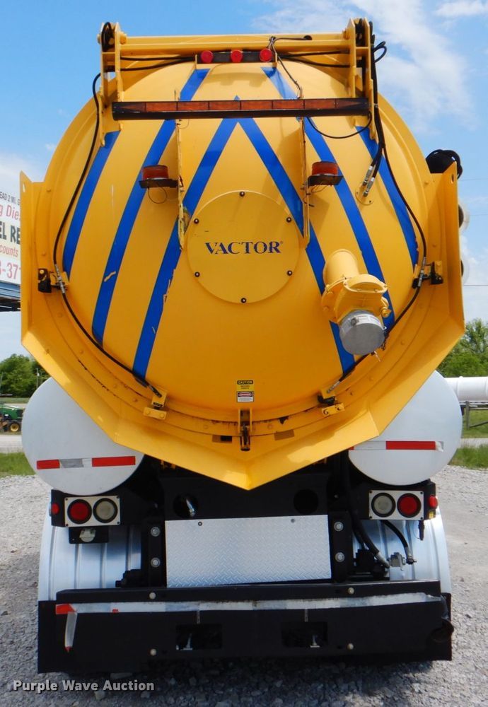 image for item HT9251 2004 Sterling L-Line  vacuum truck