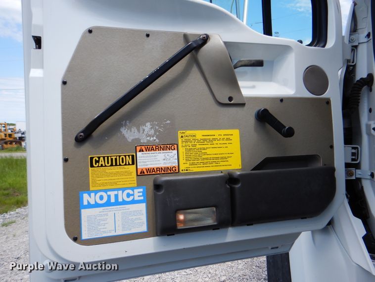 image for item HT9251 2004 Sterling L-Line  vacuum truck