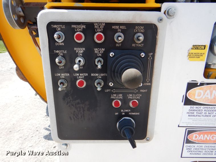 image for item HT9251 2004 Sterling L-Line  vacuum truck