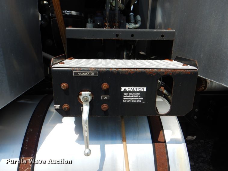 image for item HT9251 2004 Sterling L-Line  vacuum truck