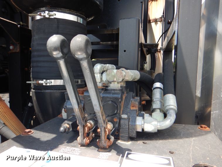 image for item HT9251 2004 Sterling L-Line  vacuum truck