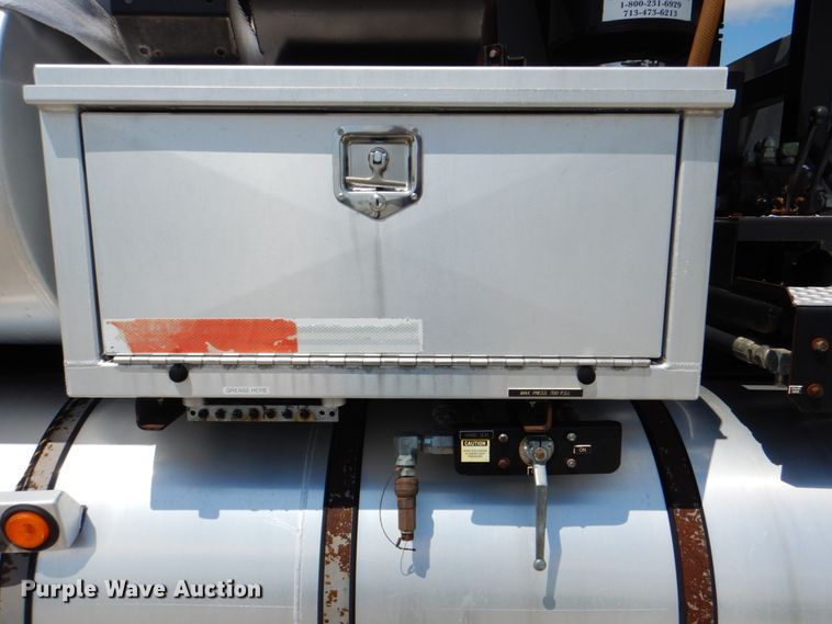 image for item HT9251 2004 Sterling L-Line  vacuum truck