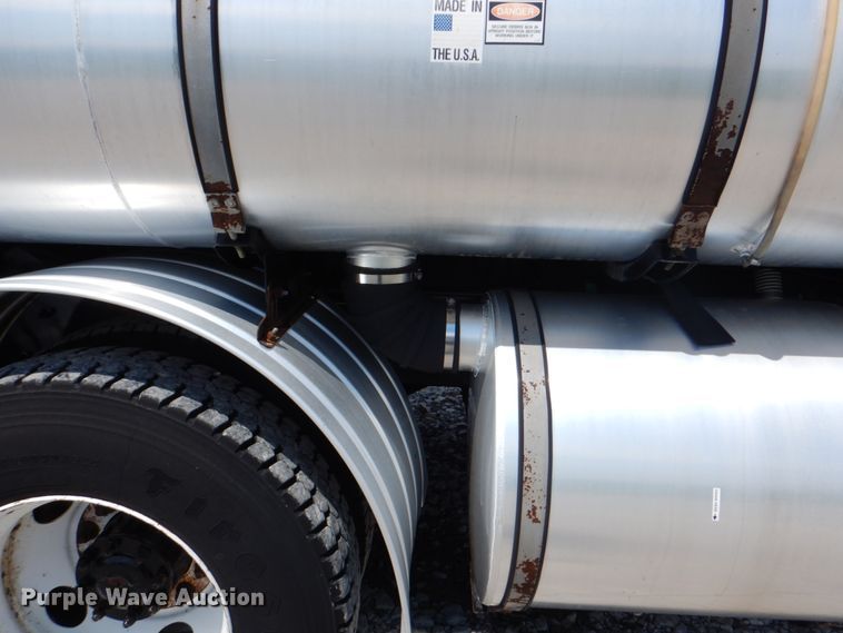 image for item HT9251 2004 Sterling L-Line  vacuum truck