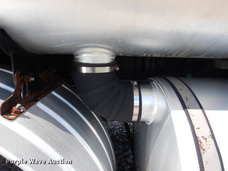 image for item HT9251 2004 Sterling L-Line  vacuum truck