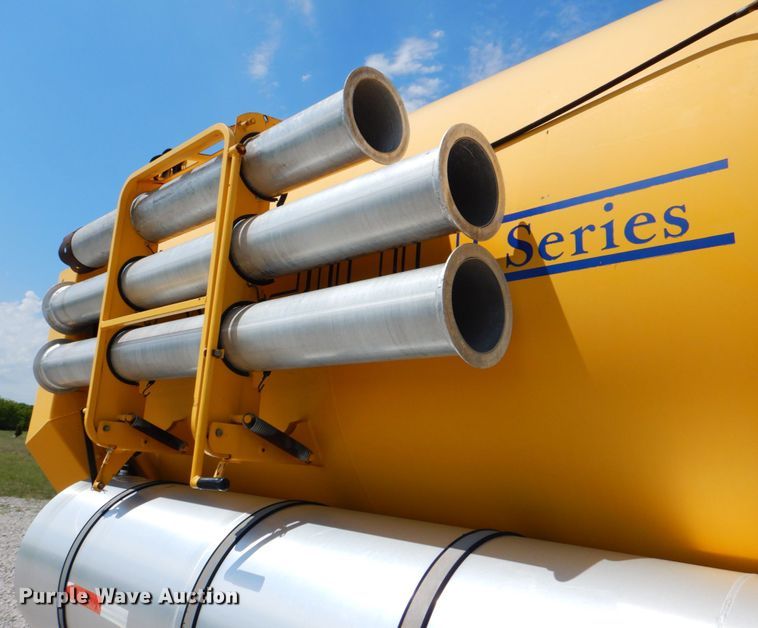 image for item HT9251 2004 Sterling L-Line  vacuum truck