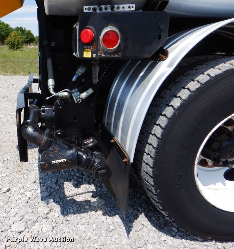 image for item HT9251 2004 Sterling L-Line  vacuum truck