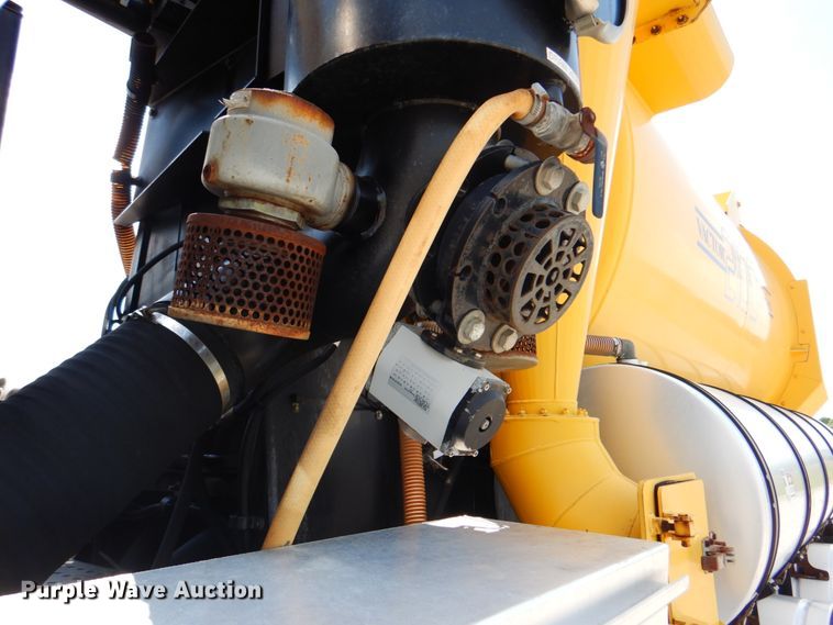 image for item HT9251 2004 Sterling L-Line  vacuum truck