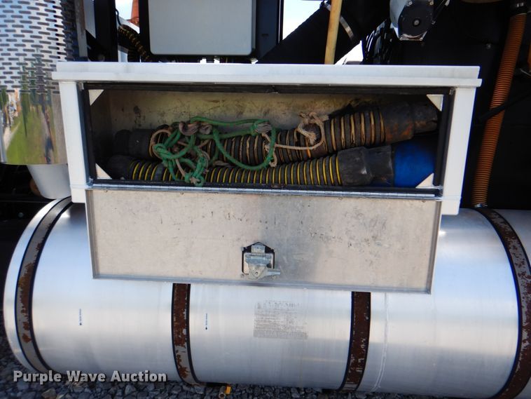 image for item HT9251 2004 Sterling L-Line  vacuum truck