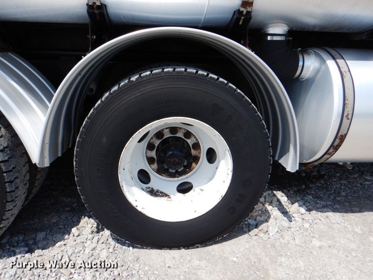 image for item HT9251 2004 Sterling L-Line  vacuum truck