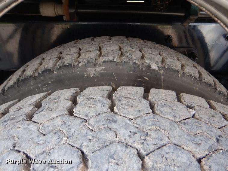 image for item HT9251 2004 Sterling L-Line  vacuum truck