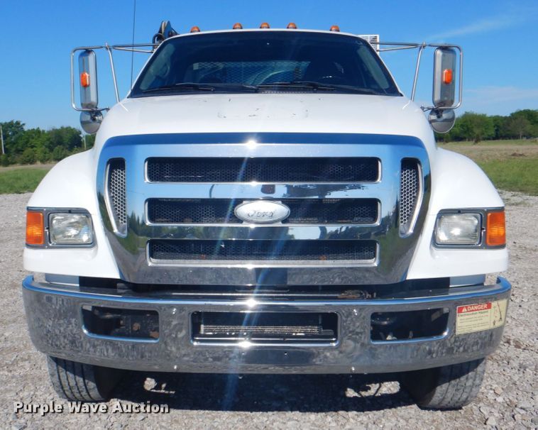 image for item HX9233 2008 Ford F750 Super Duty  utility / service truck