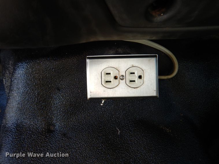 image for item HX9233 2008 Ford F750 Super Duty  utility / service truck