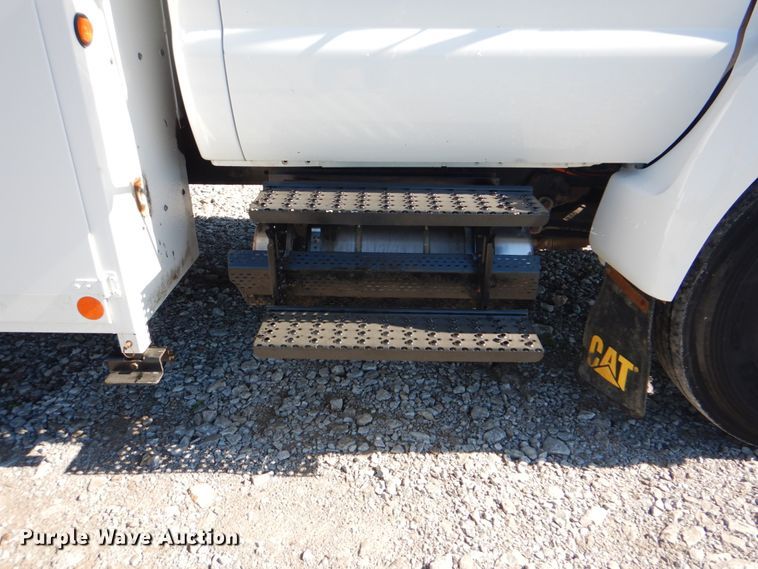 image for item HX9233 2008 Ford F750 Super Duty  utility / service truck